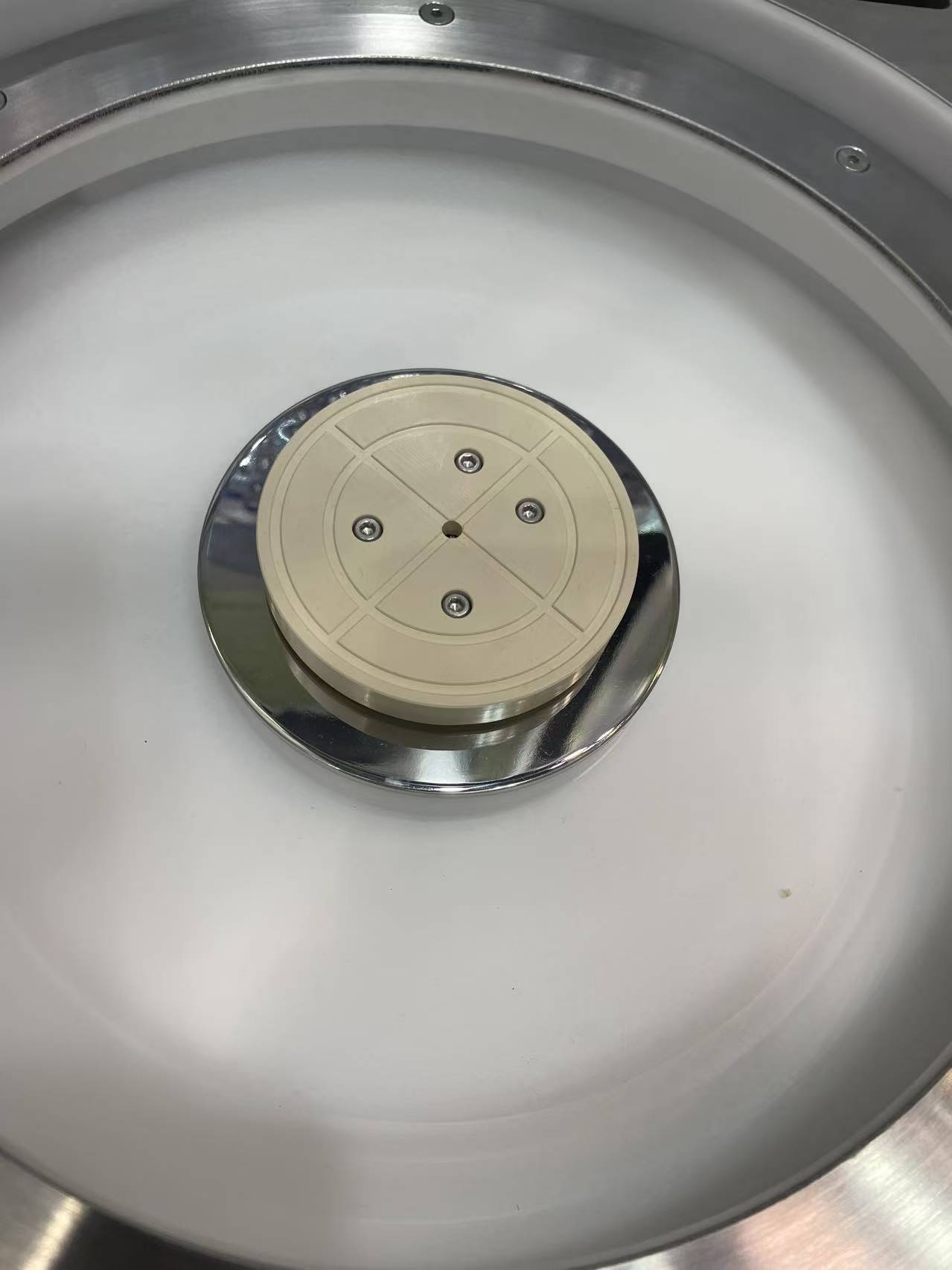 Mini chuck for mini fab