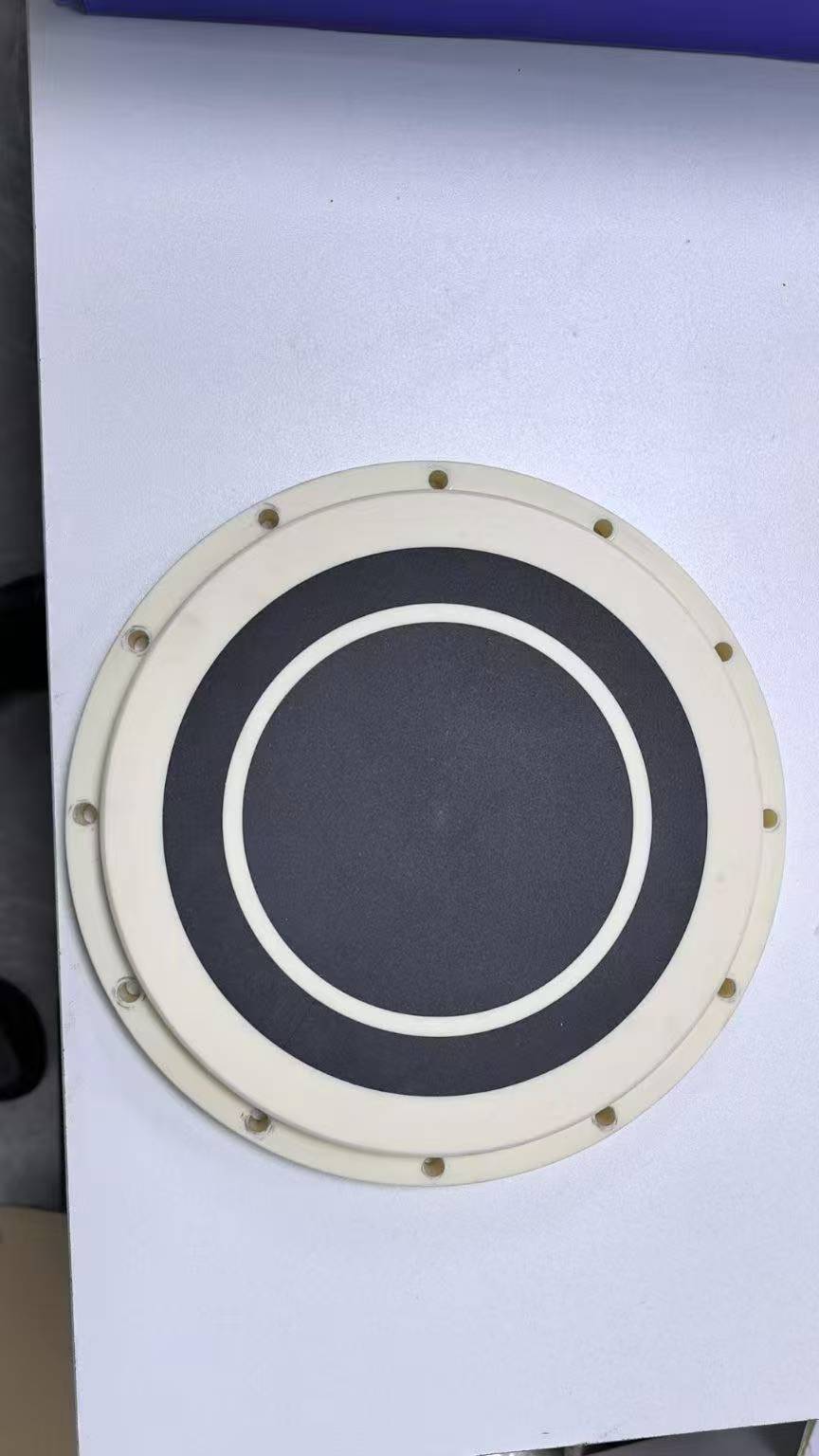Porous ceramic vacuum chuck table wafer chuck