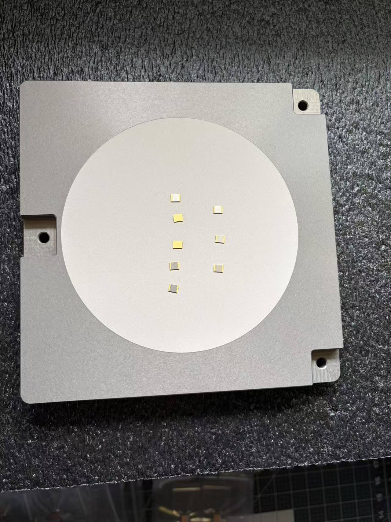 Partial chuck (any chuck) porous chuck can chuck any smaller device